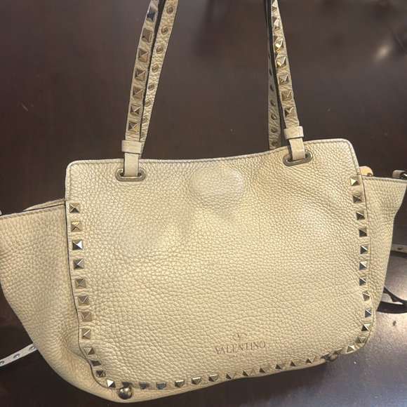 Authentic Valentino Garavani Rockstud pebbled leather bag - Picture 15 of 16